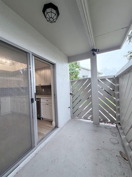 На продажу: $149,900 (2 спален, 2 ванн, 1144 Квадратных фут)