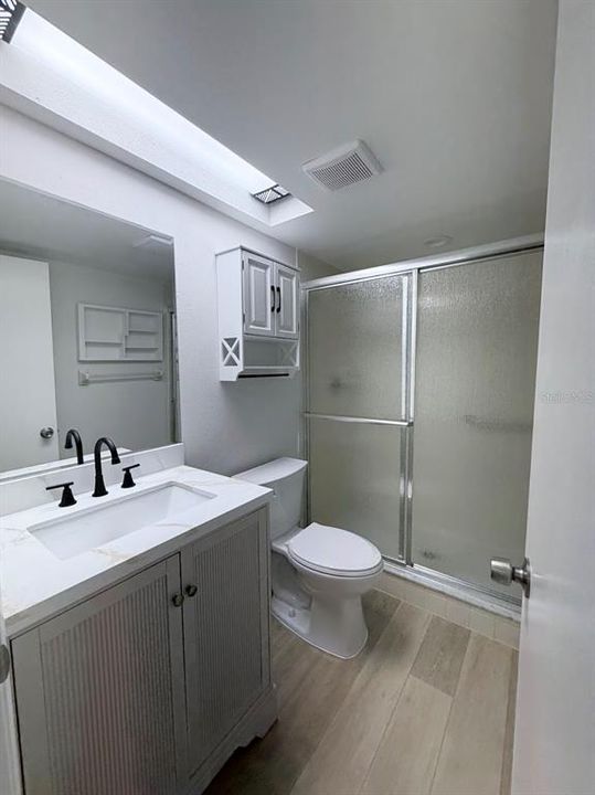 На продажу: $149,900 (2 спален, 2 ванн, 1144 Квадратных фут)