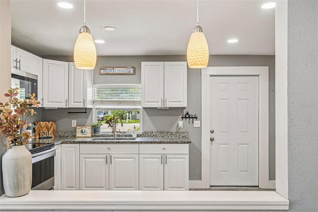 For Sale: $324,000 (3 beds, 2 baths, 1092 Square Feet)