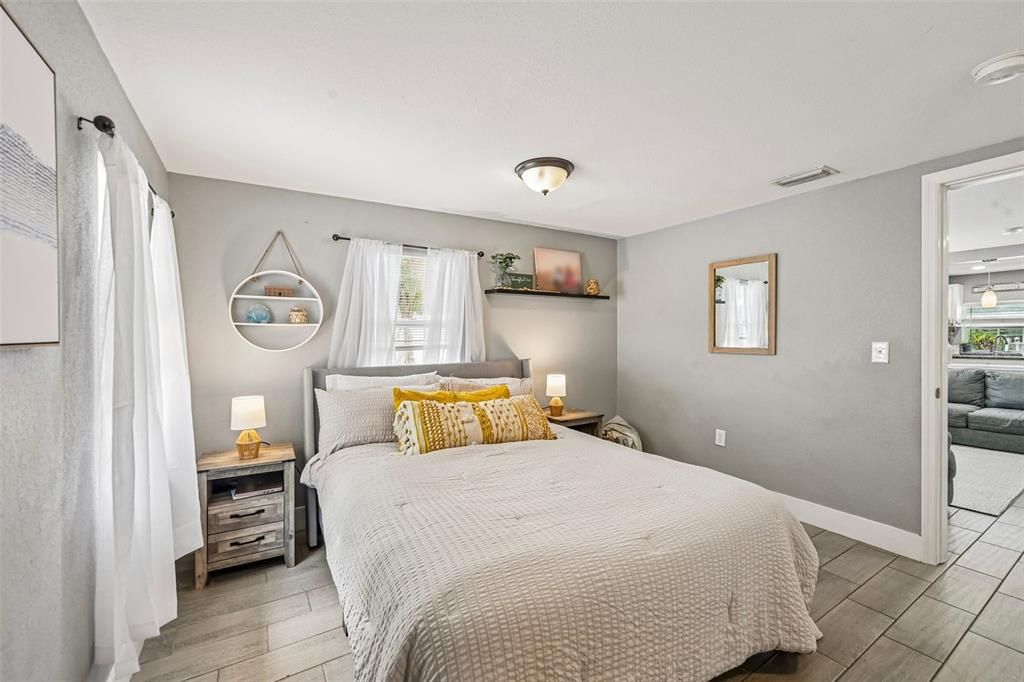 For Sale: $324,000 (3 beds, 2 baths, 1092 Square Feet)
