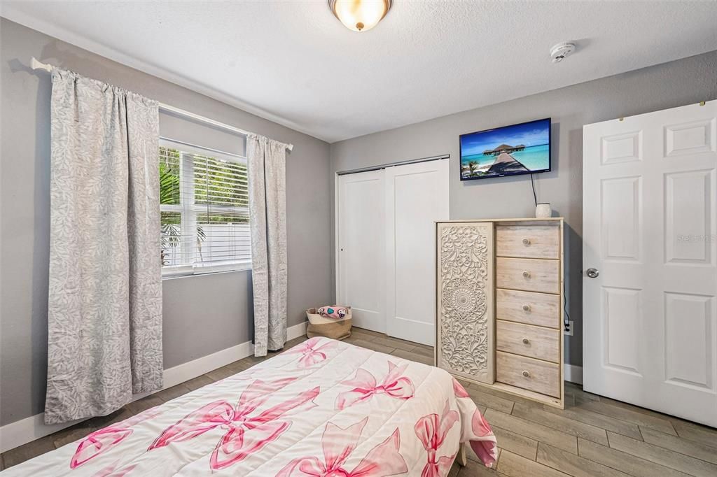 For Sale: $324,000 (3 beds, 2 baths, 1092 Square Feet)