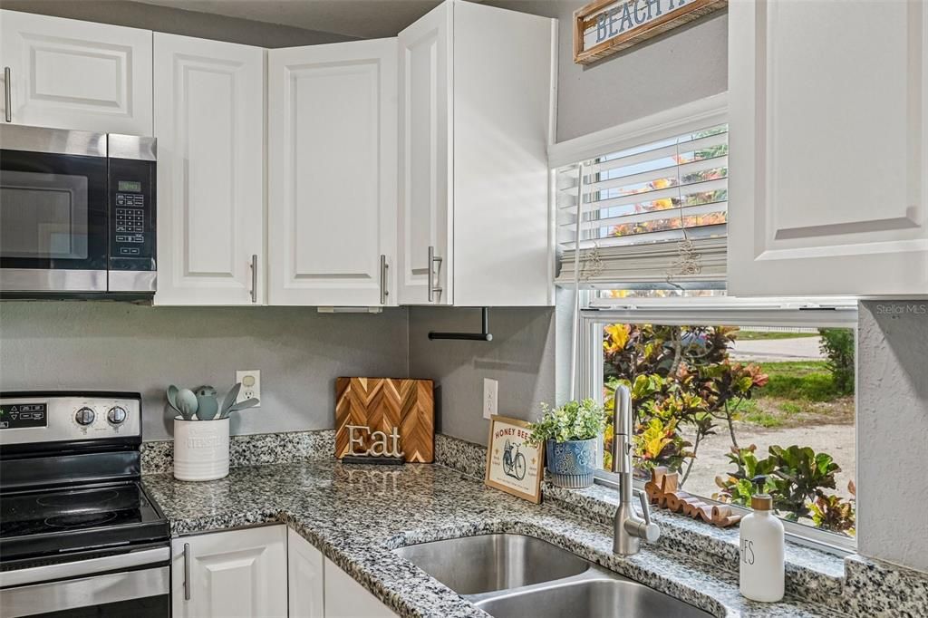 For Sale: $324,000 (3 beds, 2 baths, 1092 Square Feet)
