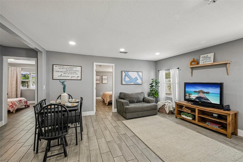 For Sale: $324,000 (3 beds, 2 baths, 1092 Square Feet)