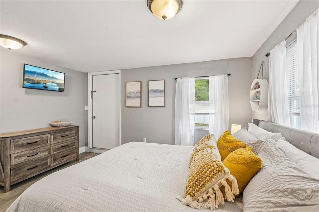 For Sale: $324,000 (3 beds, 2 baths, 1092 Square Feet)
