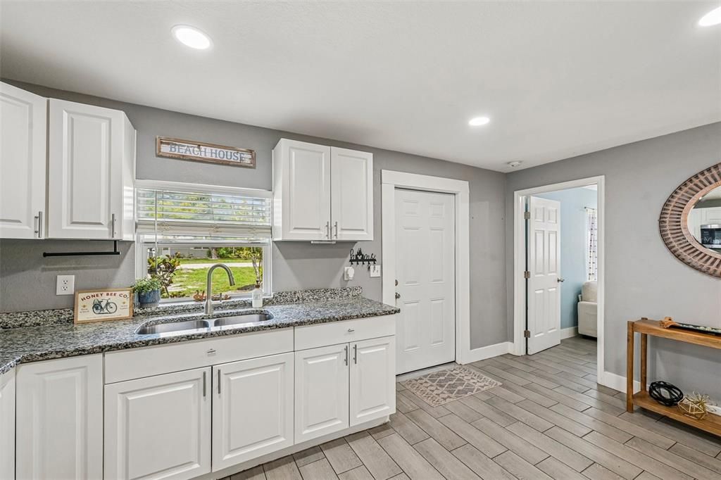 For Sale: $324,000 (3 beds, 2 baths, 1092 Square Feet)
