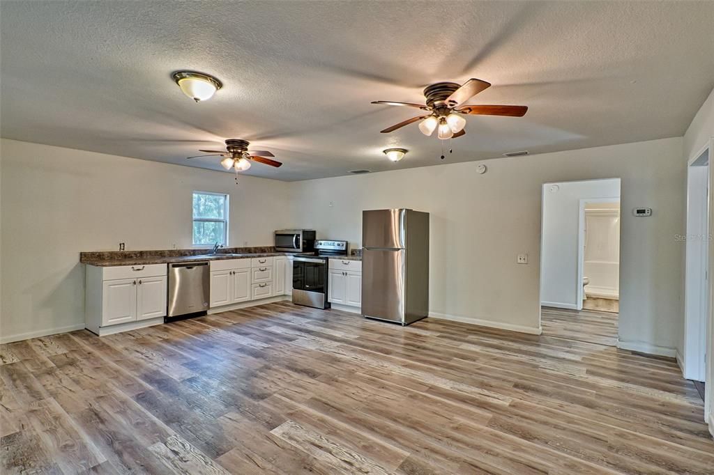 For Sale: $375,000 (3 beds, 2 baths, 1089 Square Feet)