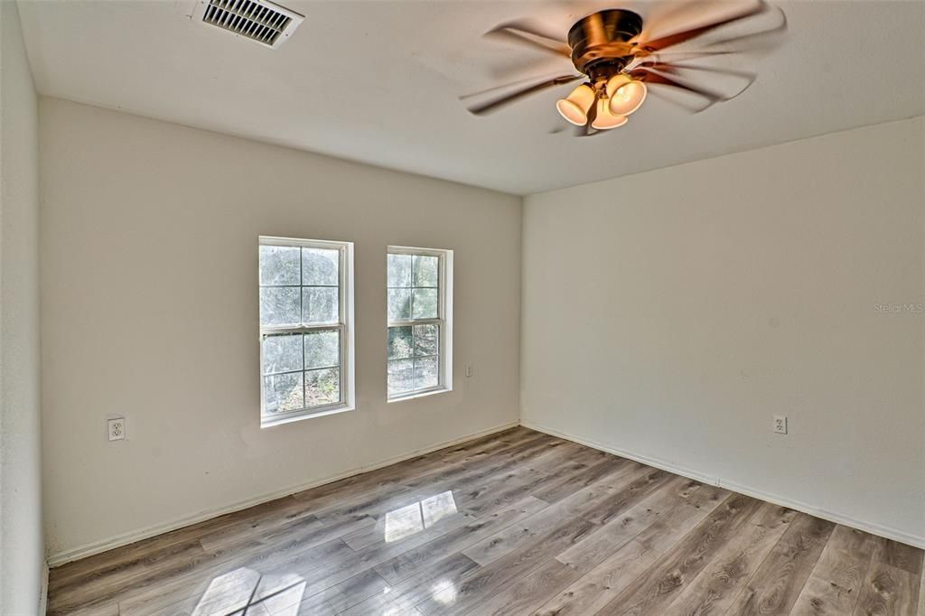 For Sale: $375,000 (3 beds, 2 baths, 1089 Square Feet)