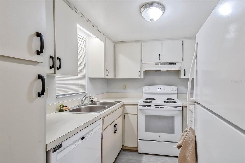 For Sale: $70,000 (2 beds, 2 baths, 1066 Square Feet)