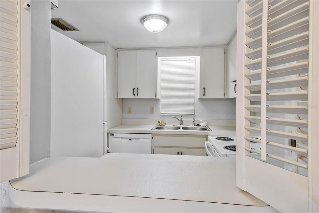 For Sale: $70,000 (2 beds, 2 baths, 1066 Square Feet)