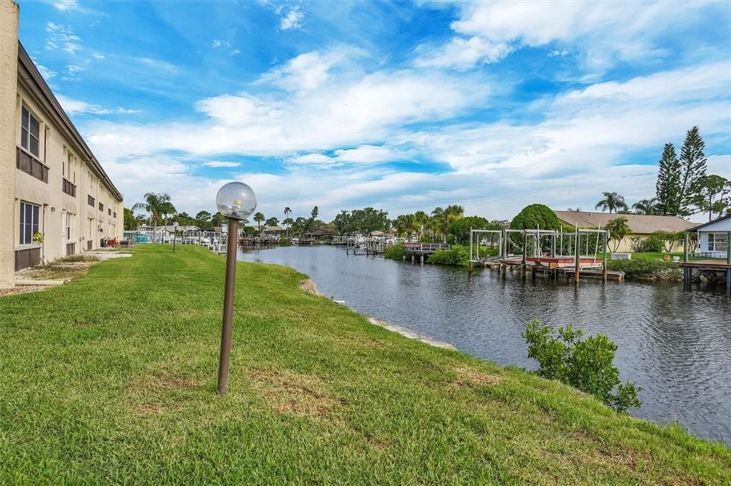 For Sale: $70,000 (2 beds, 2 baths, 1066 Square Feet)