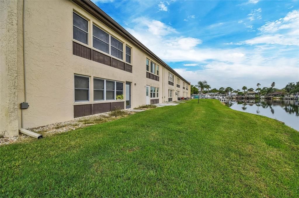 For Sale: $70,000 (2 beds, 2 baths, 1066 Square Feet)