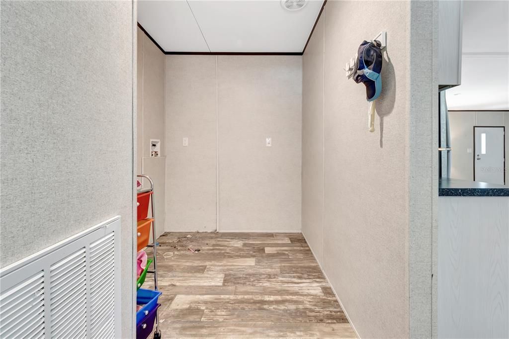 For Sale: $299,000 (3 beds, 2 baths, 1493 Square Feet)