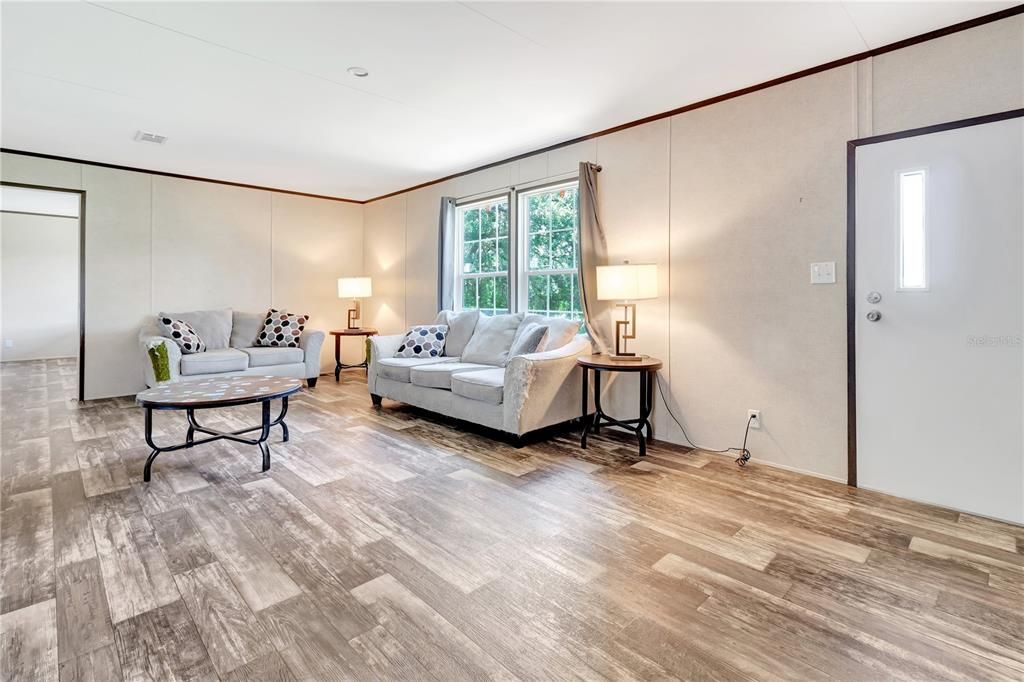 For Sale: $299,000 (3 beds, 2 baths, 1493 Square Feet)