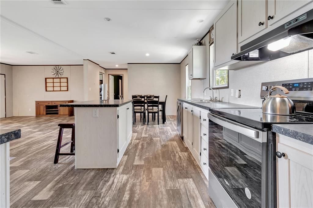 For Sale: $299,000 (3 beds, 2 baths, 1493 Square Feet)