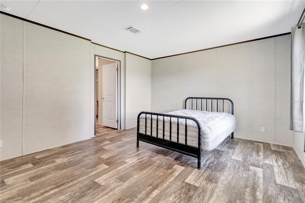 For Sale: $299,000 (3 beds, 2 baths, 1493 Square Feet)