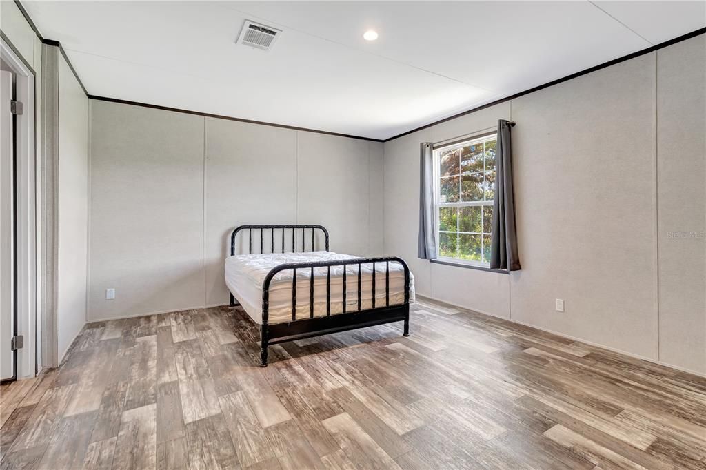 For Sale: $299,000 (3 beds, 2 baths, 1493 Square Feet)