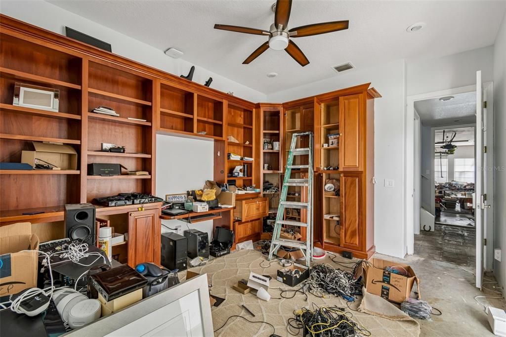 Activo con contrato: $950,000 (5 camas, 4 baños, 4544 Pies cuadrados)