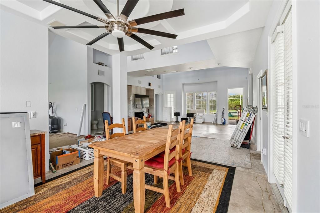 Activo con contrato: $950,000 (5 camas, 4 baños, 4544 Pies cuadrados)