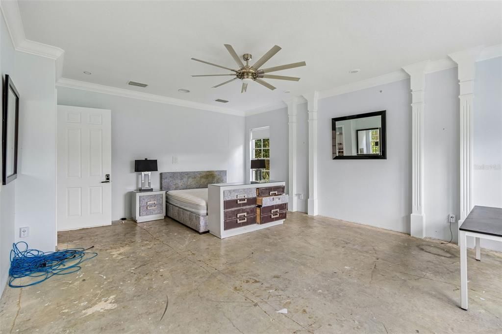 Activo con contrato: $950,000 (5 camas, 4 baños, 4544 Pies cuadrados)