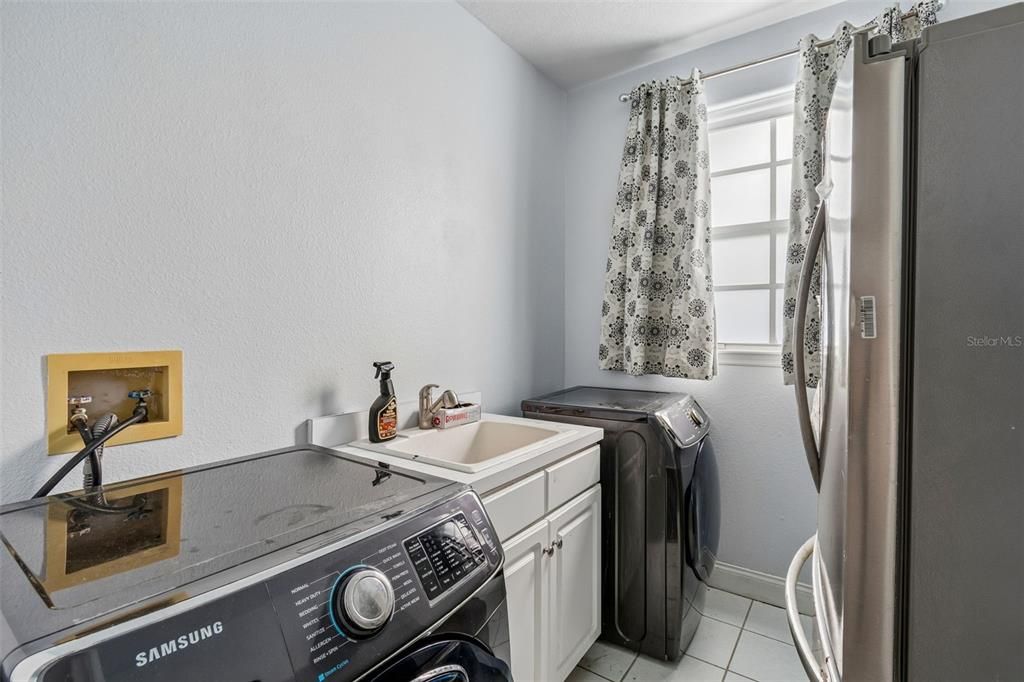 Activo con contrato: $950,000 (5 camas, 4 baños, 4544 Pies cuadrados)