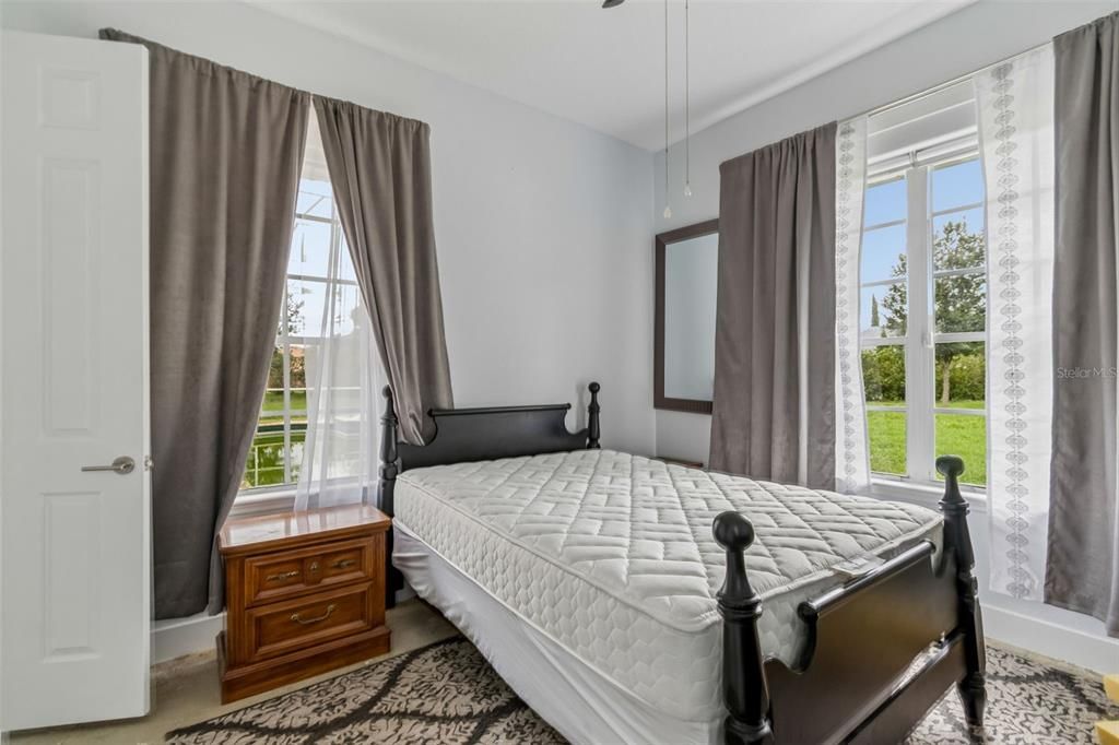 Activo con contrato: $950,000 (5 camas, 4 baños, 4544 Pies cuadrados)