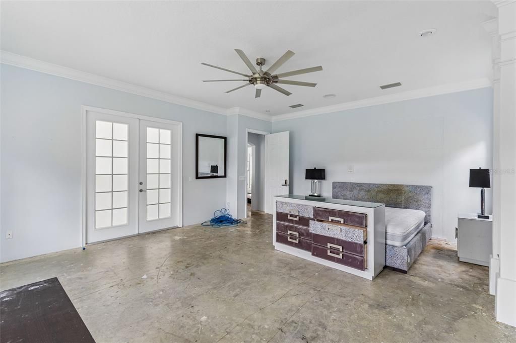 Activo con contrato: $950,000 (5 camas, 4 baños, 4544 Pies cuadrados)