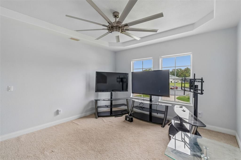 Activo con contrato: $950,000 (5 camas, 4 baños, 4544 Pies cuadrados)