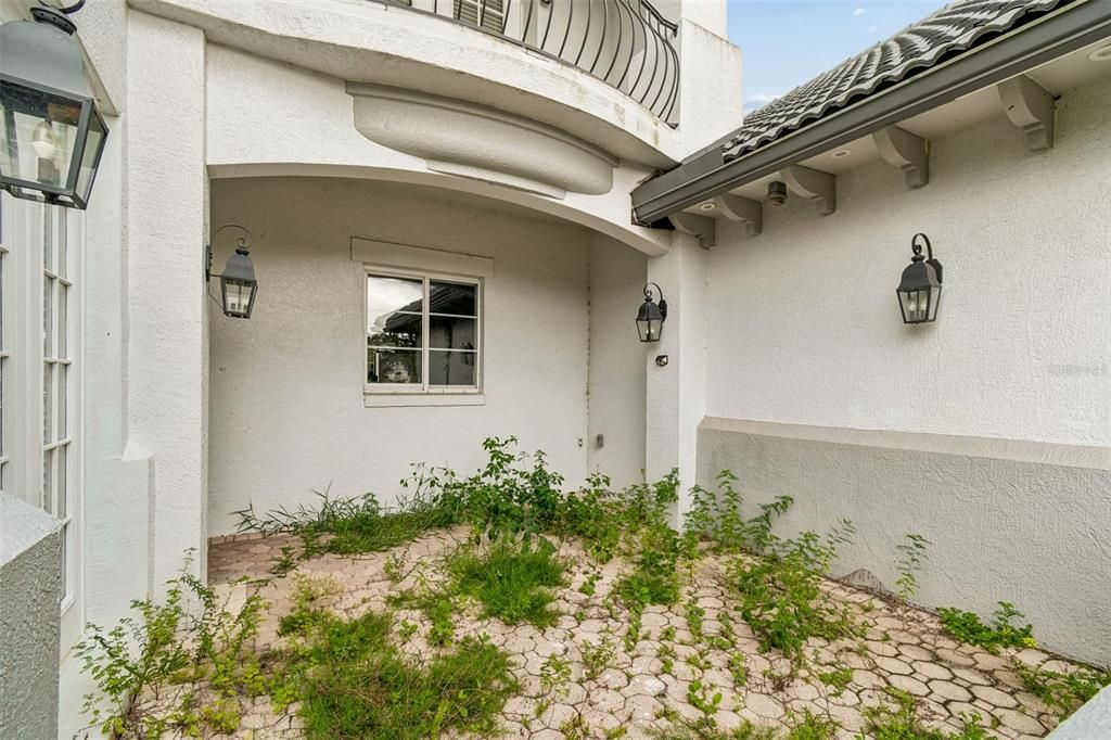 Activo con contrato: $950,000 (5 camas, 4 baños, 4544 Pies cuadrados)