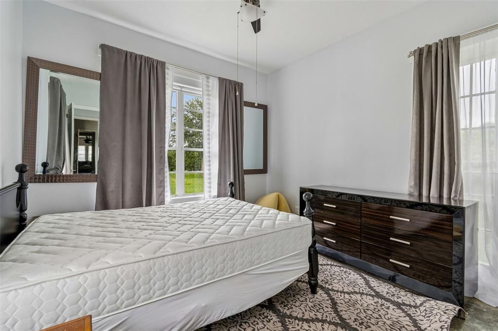 Activo con contrato: $950,000 (5 camas, 4 baños, 4544 Pies cuadrados)