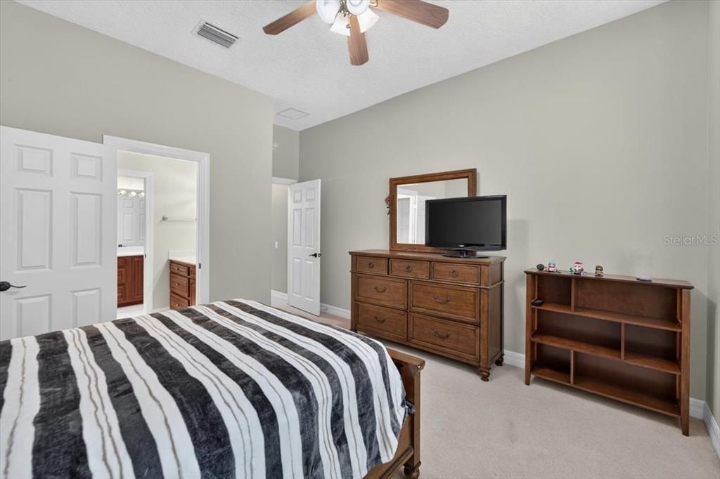 For Sale: $1,850,000 (5 beds, 4 baths, 4831 Square Feet)