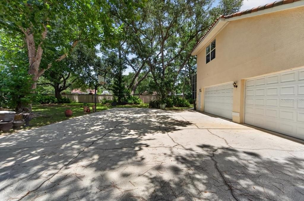For Sale: $1,850,000 (5 beds, 4 baths, 4831 Square Feet)