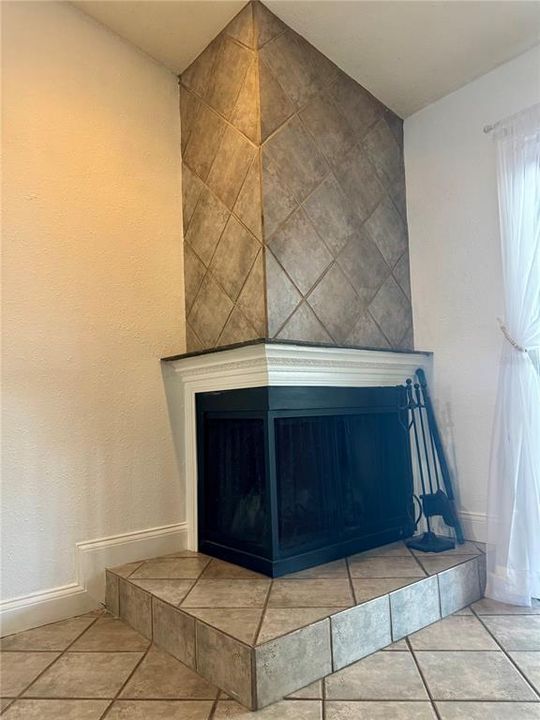 For Rent: $2,400 (2 beds, 2 baths, 1050 Square Feet)