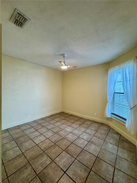For Rent: $2,400 (2 beds, 2 baths, 1050 Square Feet)