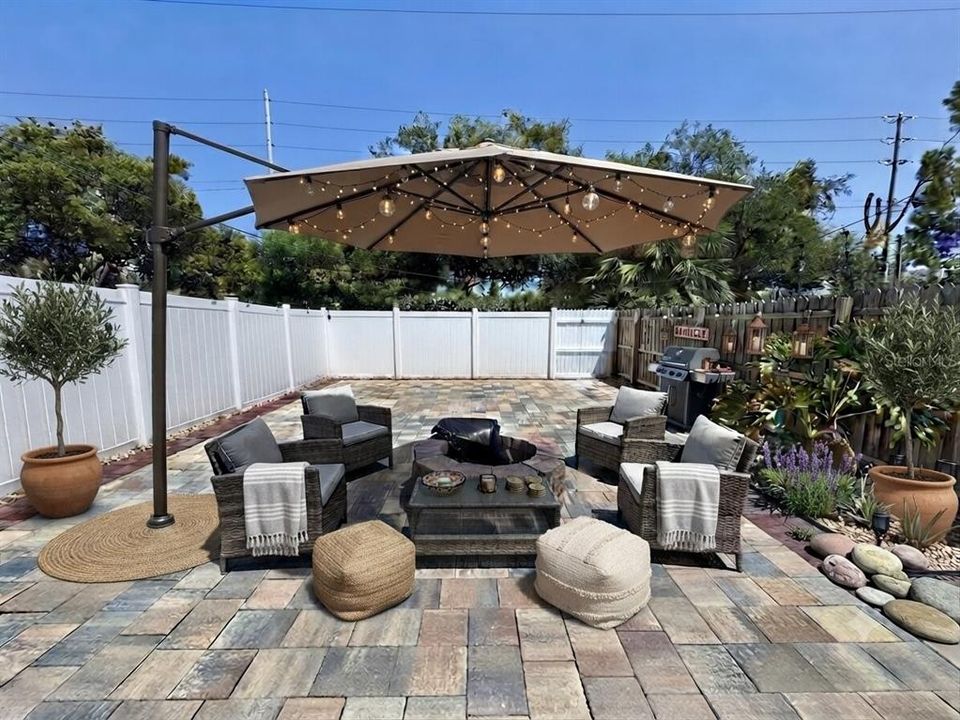 For Rent: $2,400 (2 beds, 2 baths, 1050 Square Feet)