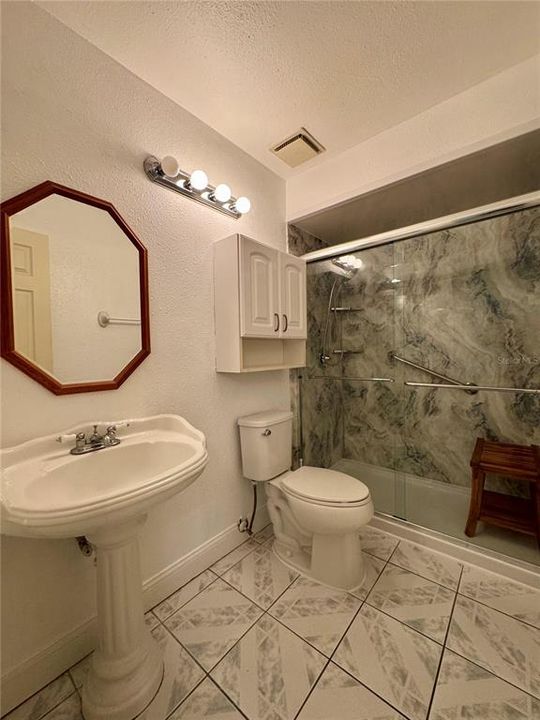 For Rent: $2,400 (2 beds, 2 baths, 1050 Square Feet)