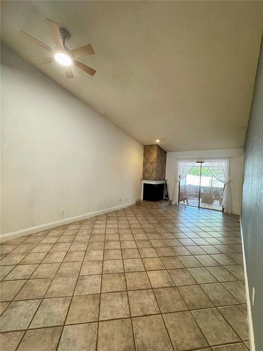 For Rent: $2,400 (2 beds, 2 baths, 1050 Square Feet)