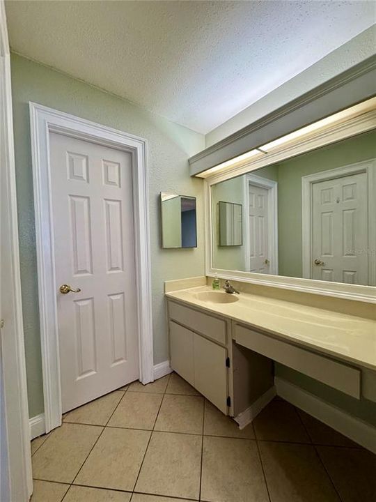 For Rent: $2,400 (2 beds, 2 baths, 1050 Square Feet)