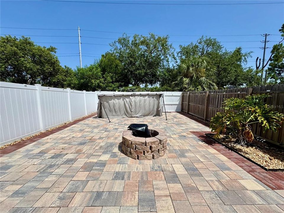 For Rent: $2,400 (2 beds, 2 baths, 1050 Square Feet)