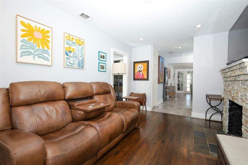En Venta: $559,000 (3 camas, 2 baños, 1028 Pies cuadrados)