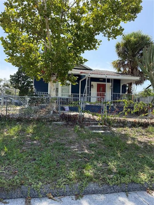 For Sale: $300,000 (2 beds, 2 baths, 1199 Square Feet)