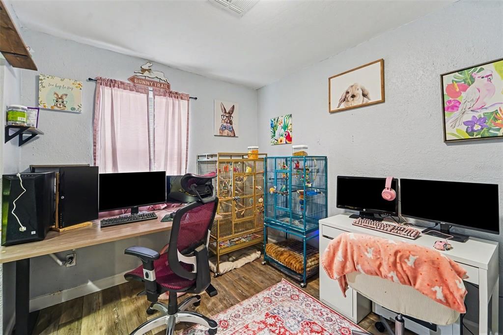 Activo con contrato: $180,000 (2 camas, 1 baños, 851 Pies cuadrados)