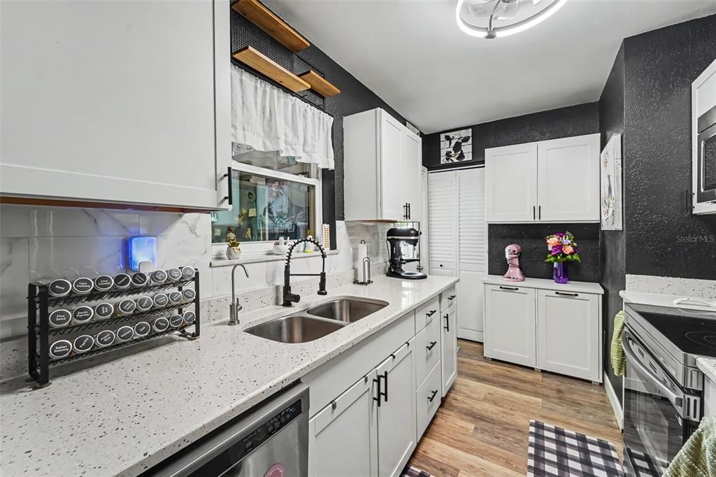 Activo con contrato: $180,000 (2 camas, 1 baños, 851 Pies cuadrados)