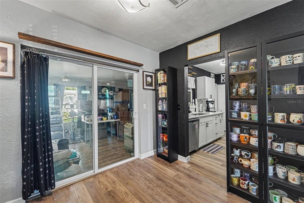 Activo con contrato: $180,000 (2 camas, 1 baños, 851 Pies cuadrados)