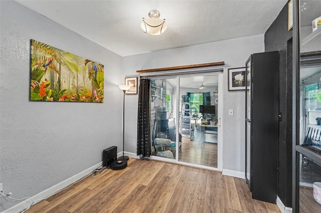 Activo con contrato: $180,000 (2 camas, 1 baños, 851 Pies cuadrados)