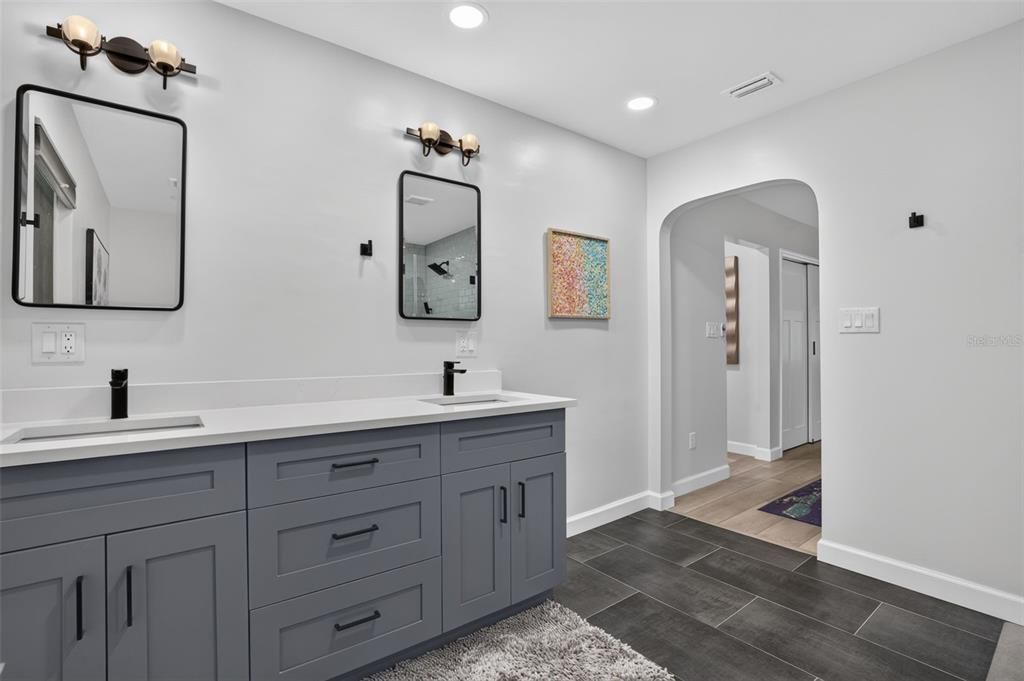 For Sale: $949,000 (2 beds, 2 baths, 2207 Square Feet)