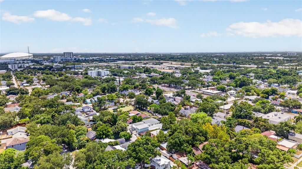 For Sale: $949,000 (2 beds, 2 baths, 2207 Square Feet)