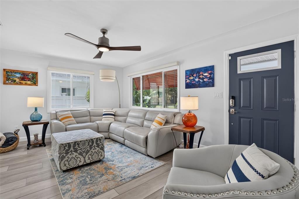 For Sale: $949,000 (2 beds, 2 baths, 2207 Square Feet)
