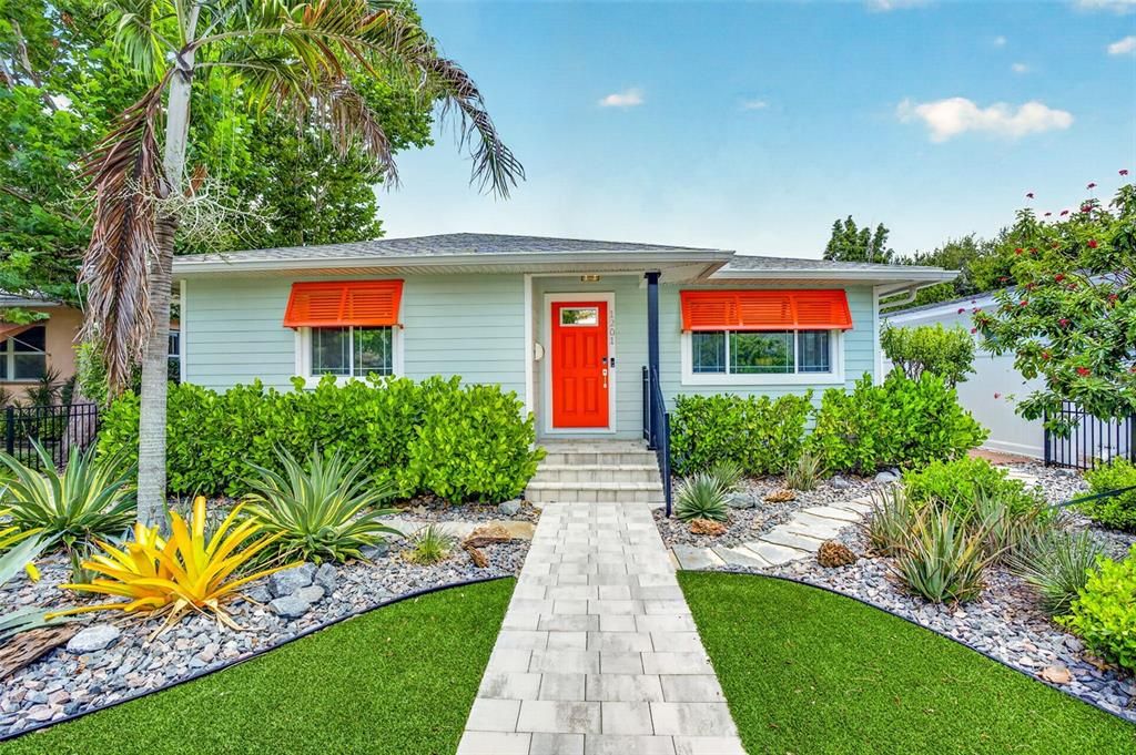 For Sale: $949,000 (2 beds, 2 baths, 2207 Square Feet)