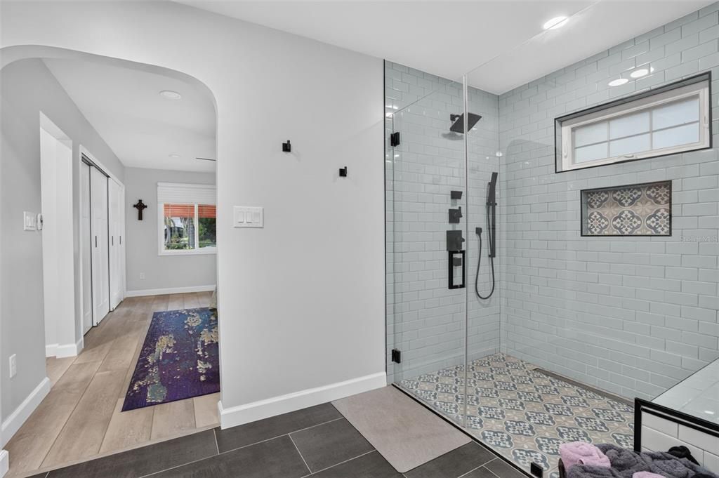 For Sale: $949,000 (2 beds, 2 baths, 2207 Square Feet)