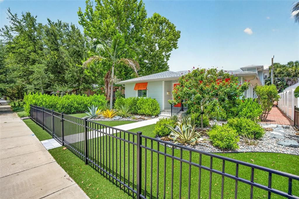 For Sale: $949,000 (2 beds, 2 baths, 2207 Square Feet)